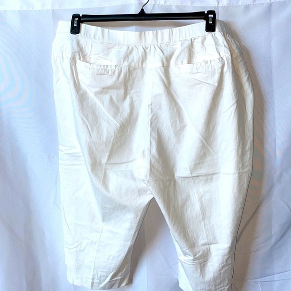 Larry Levine Woman Stretch Capris - Picture 2 of 9